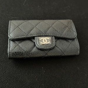 CC logo  Coin Purse With Snap Closure Silver Metal Logo